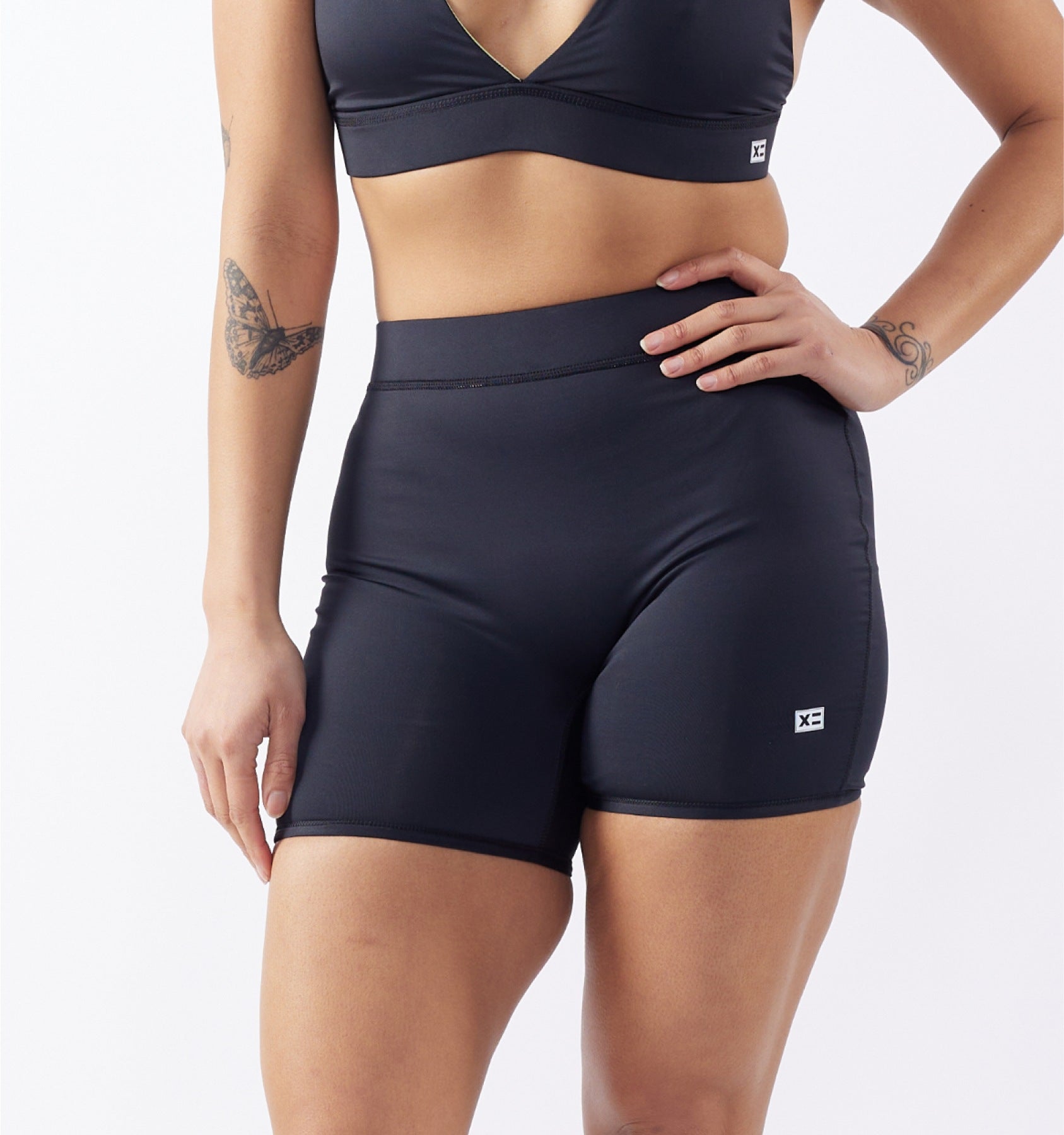 Model: Raiza is 5'6" and wears a small