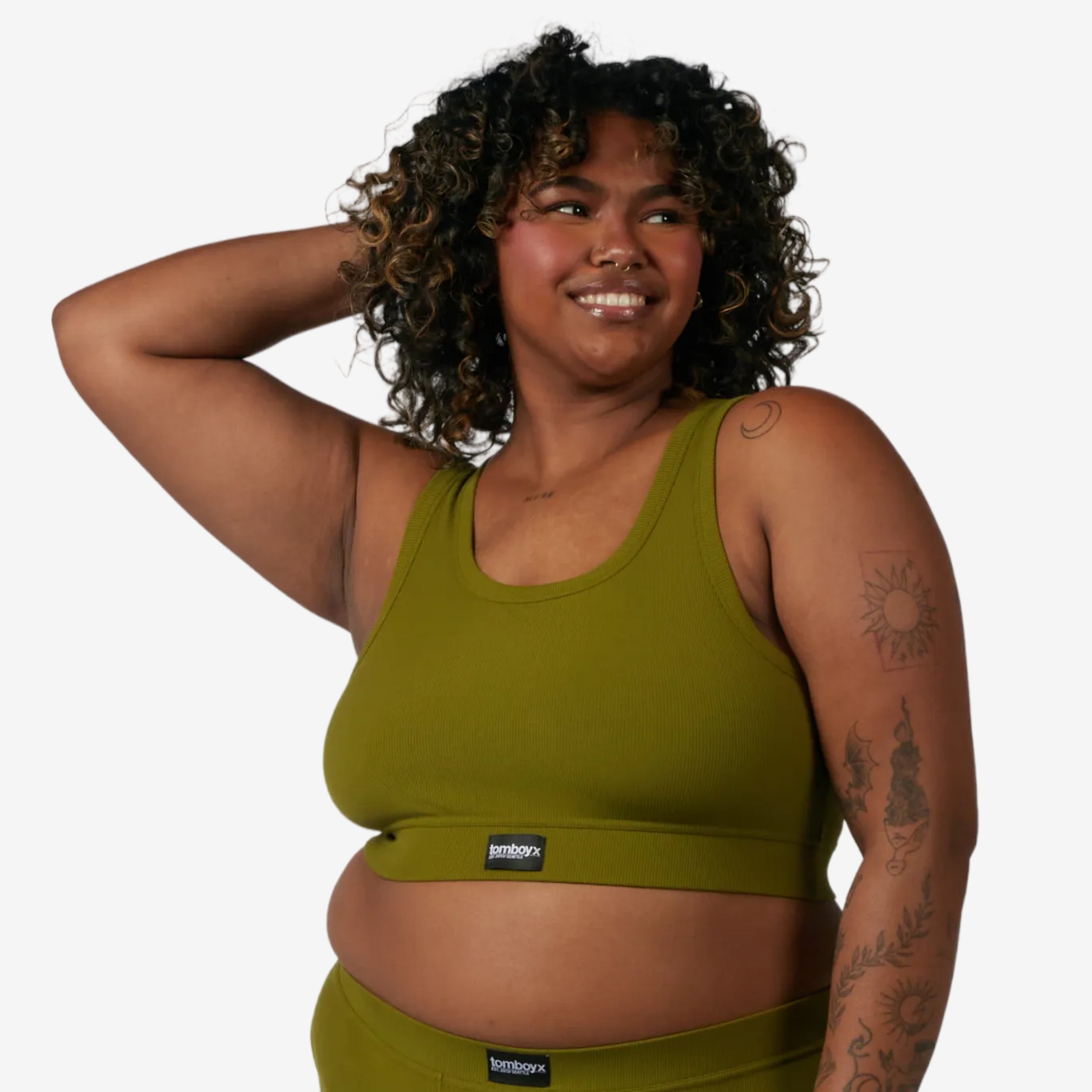 Model: Maliyah is 5'7" and wears a 2X