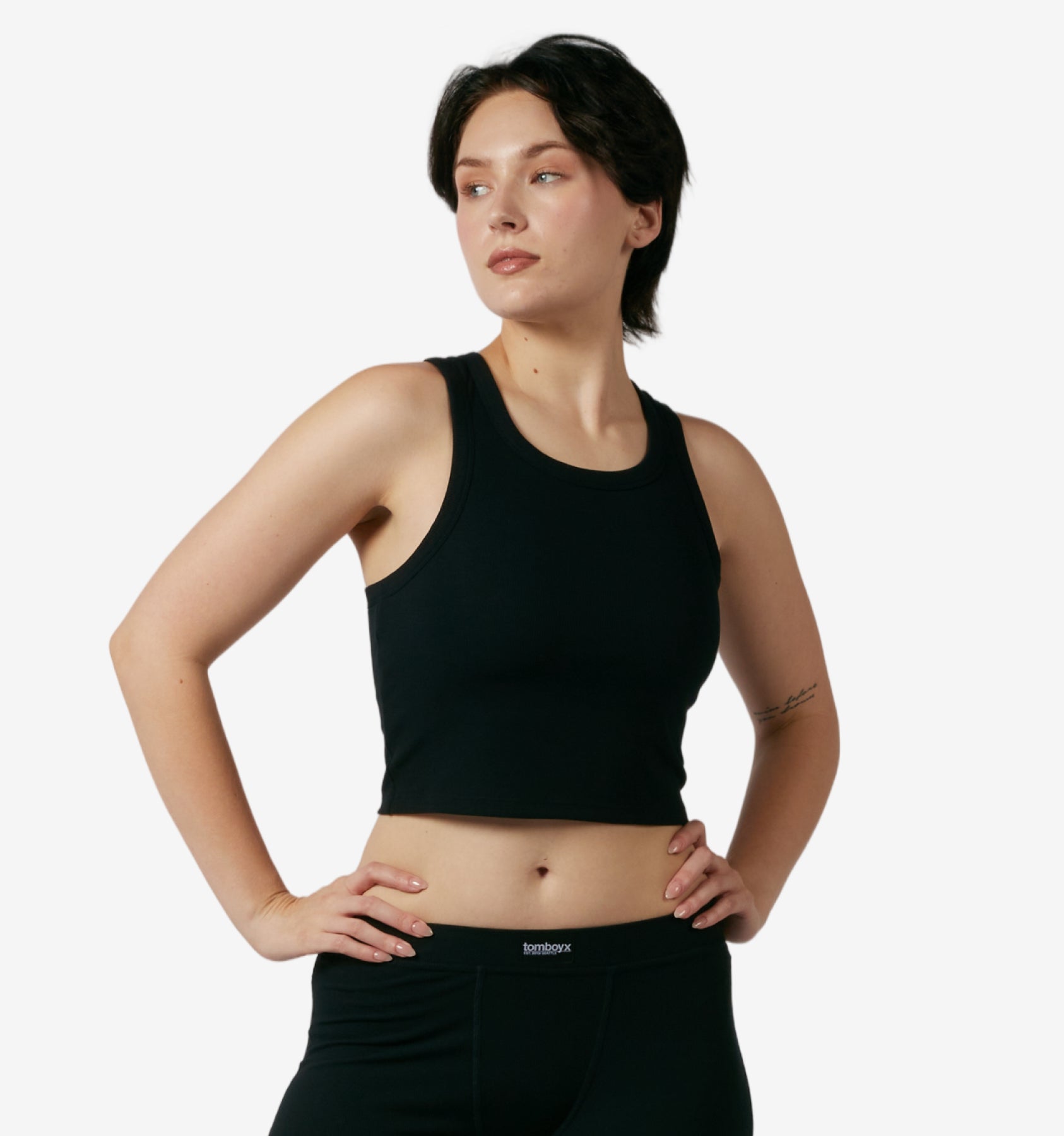 Model: Avery is 5'9" and wears a Small