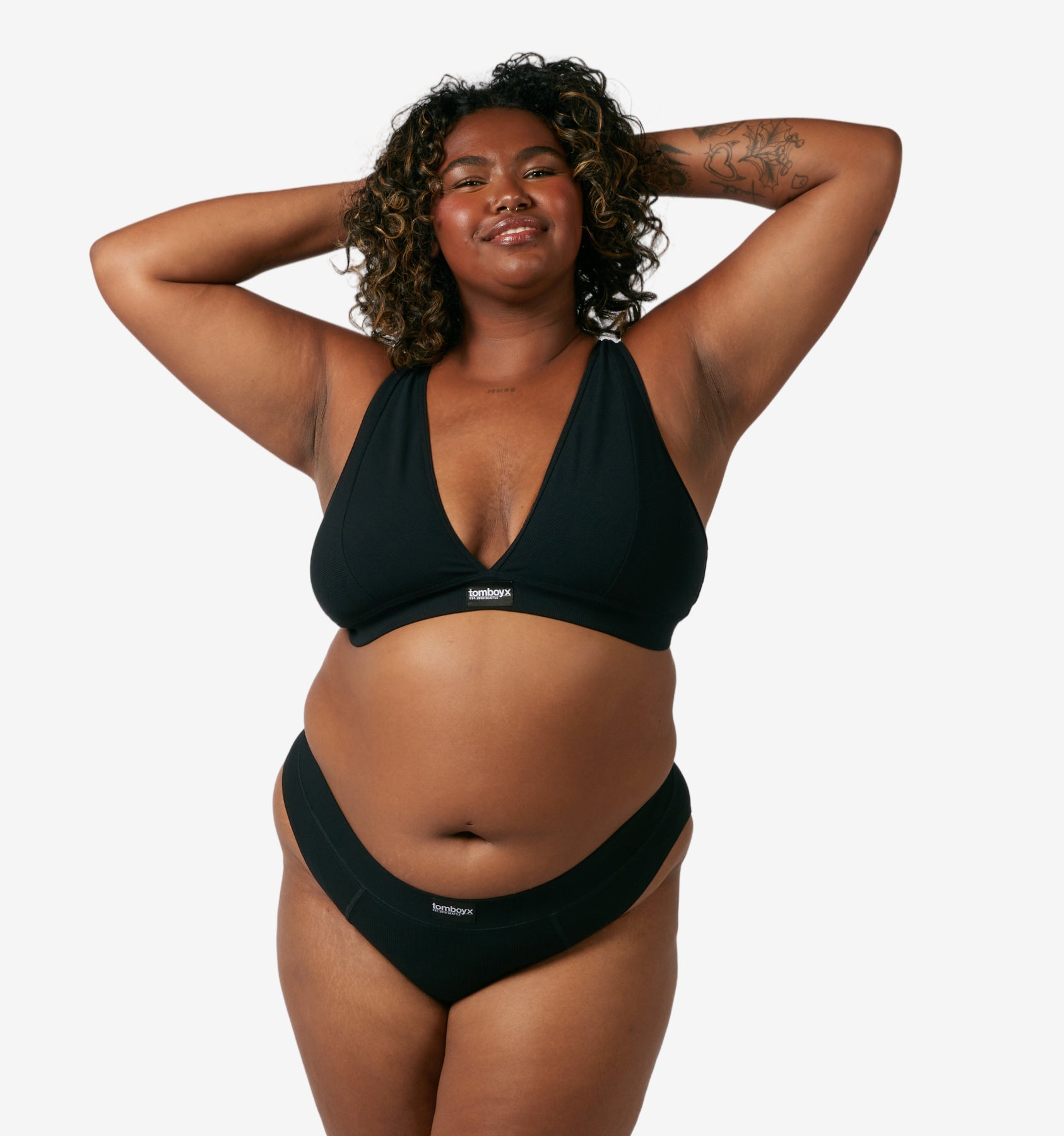 Model: Maliyah is 5'7" and wears a 2X