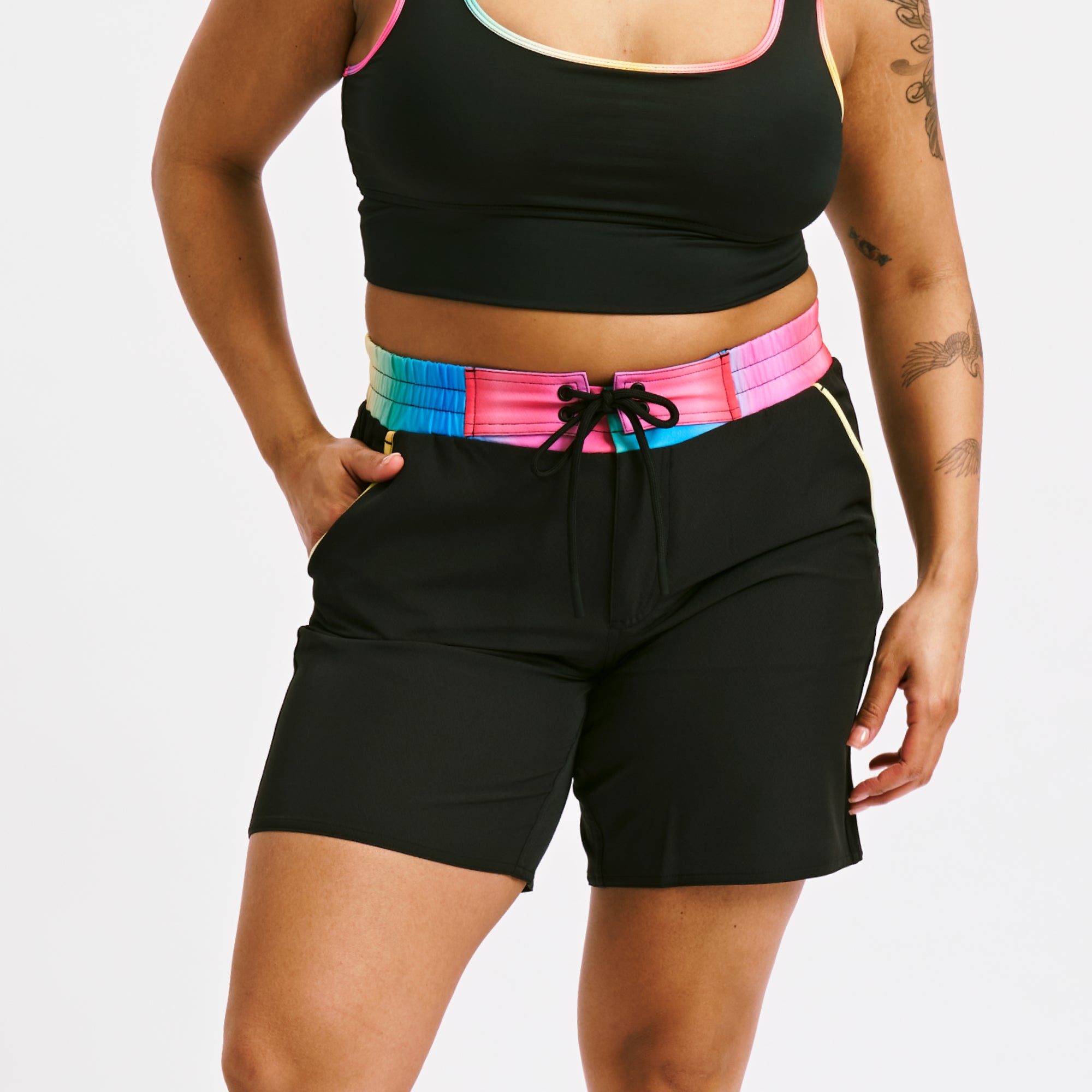 Model:Taylor is 5'7" and wears a large