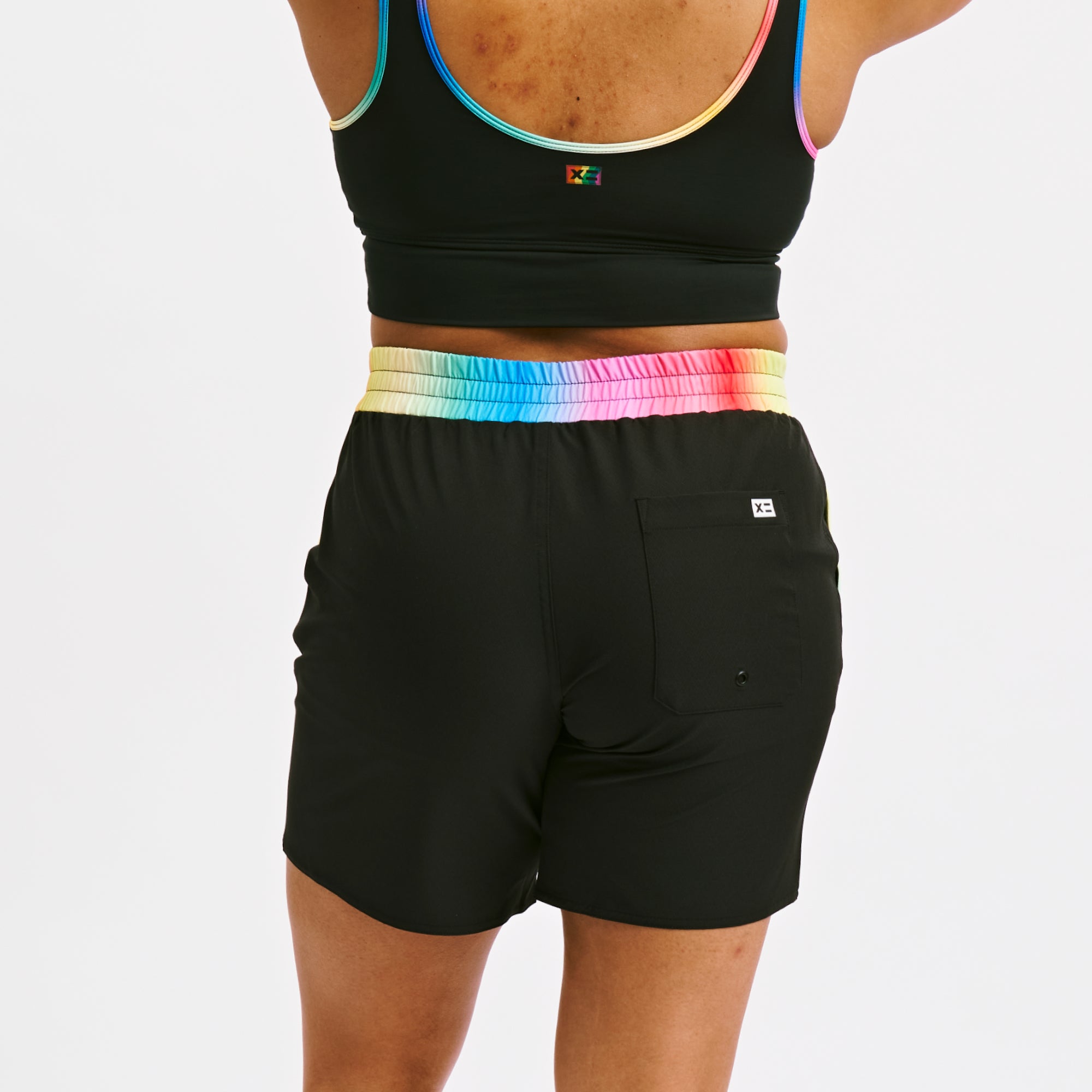 Model:Taylor is 5'7" and wears a large