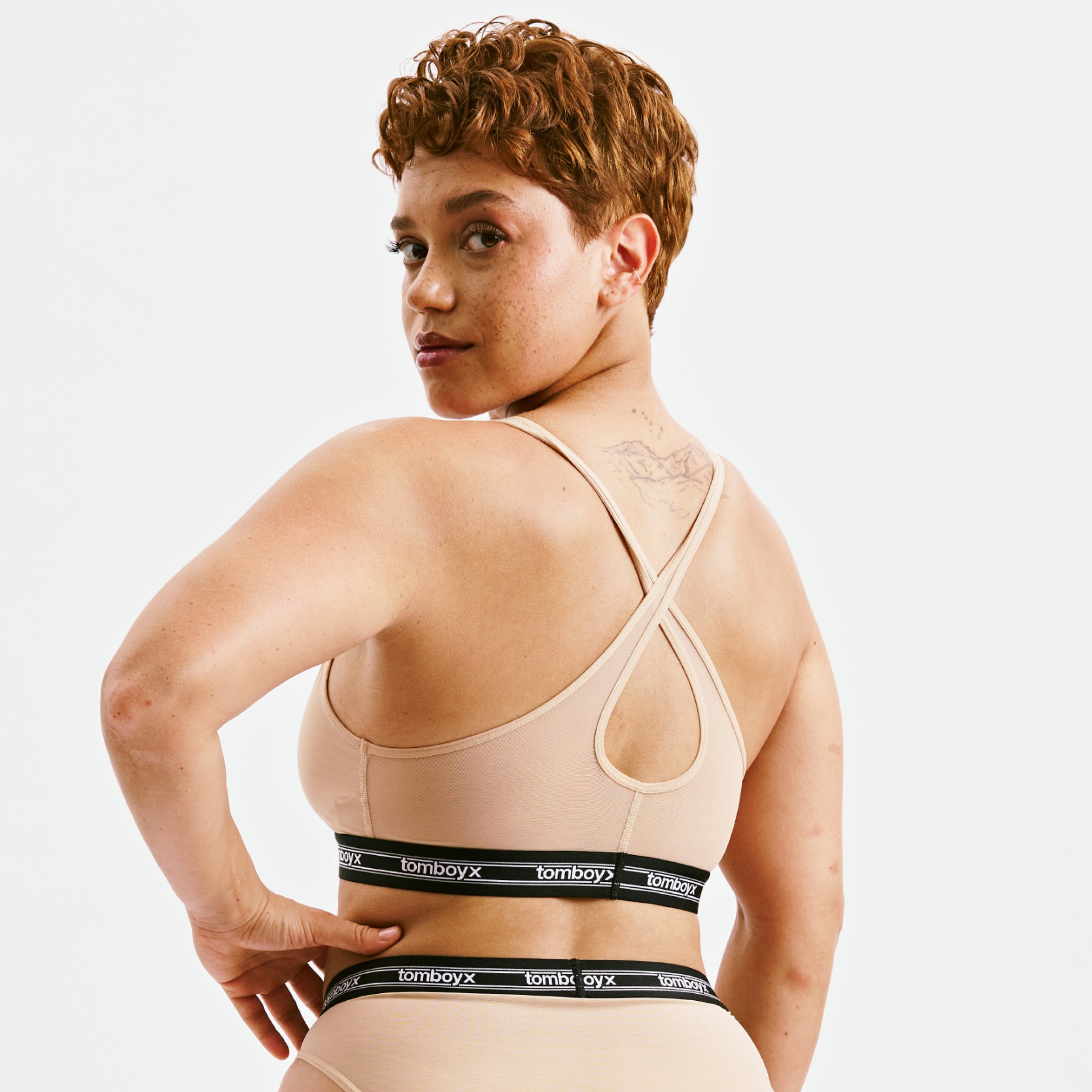 Model: Ariana is 5'7" and wears a medium