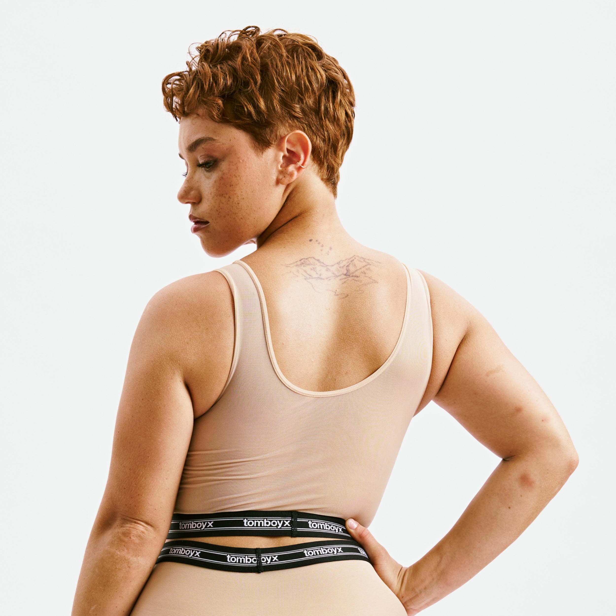 Model: Ariana is 5'7" and wears a medium