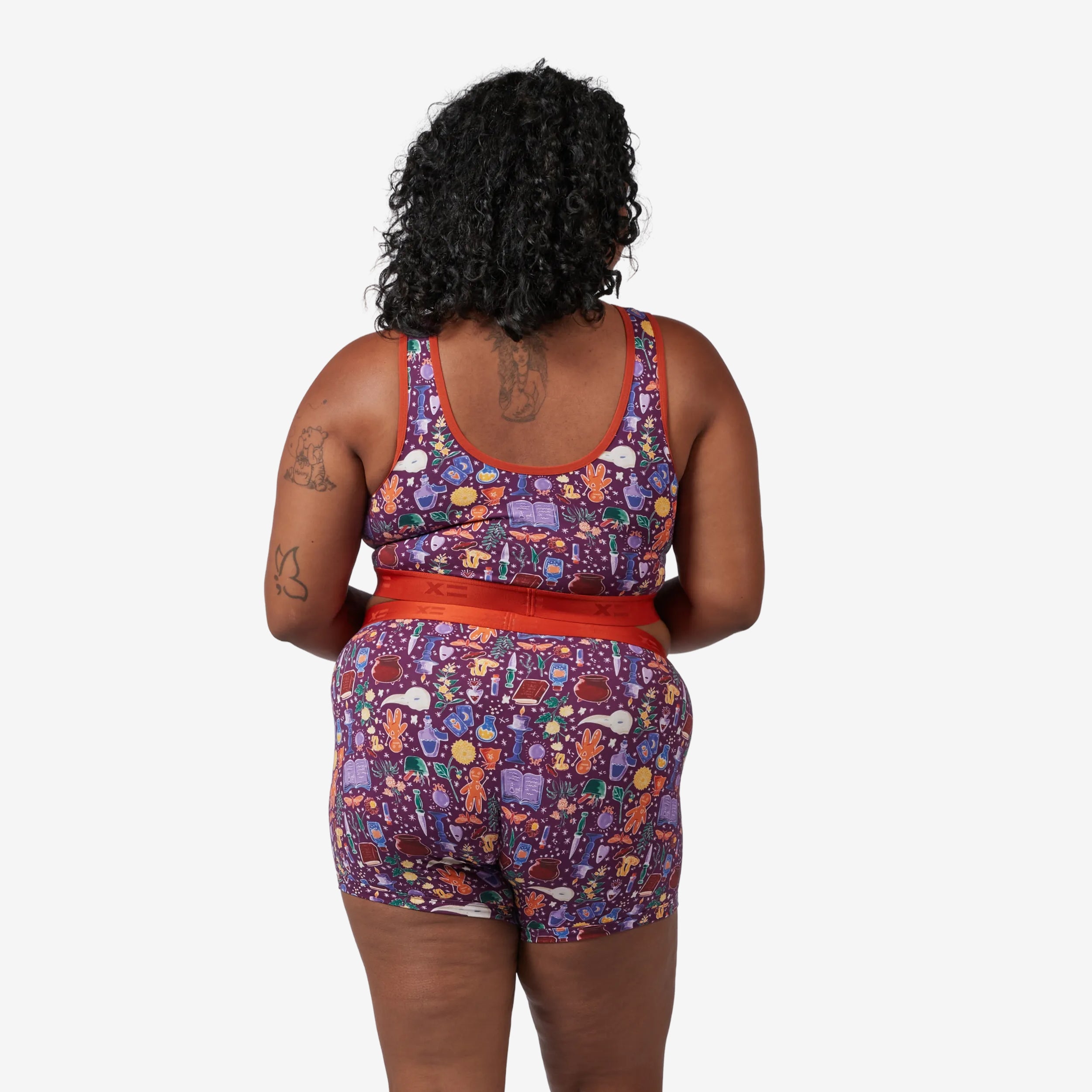 Model: Maliyah is 5'7" and wears a 2X