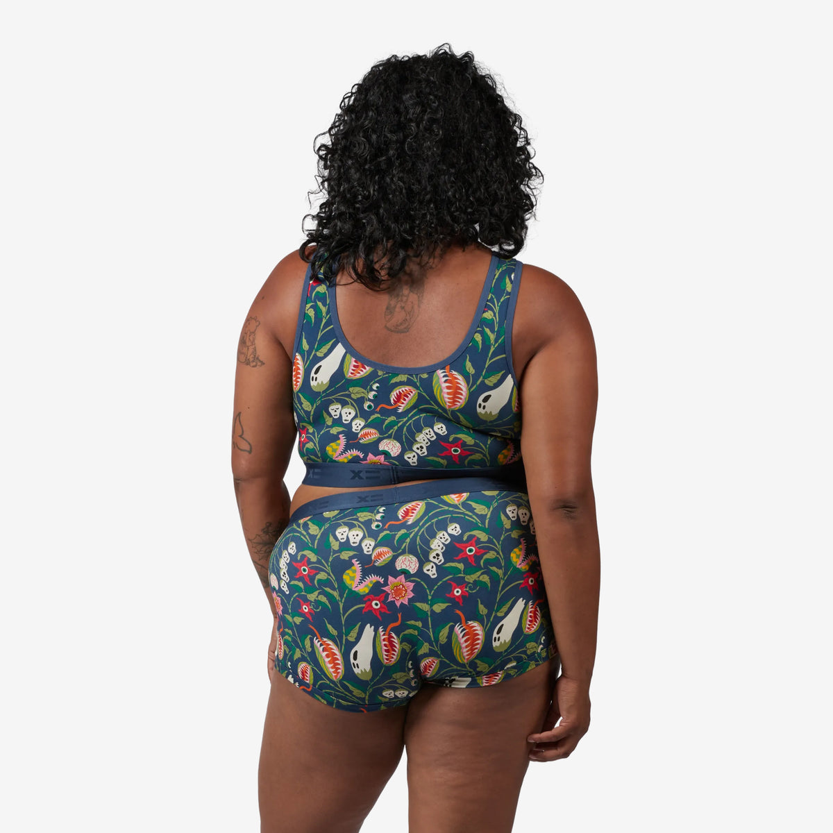 Model: Maliyah is 5'7" and wears a 2X