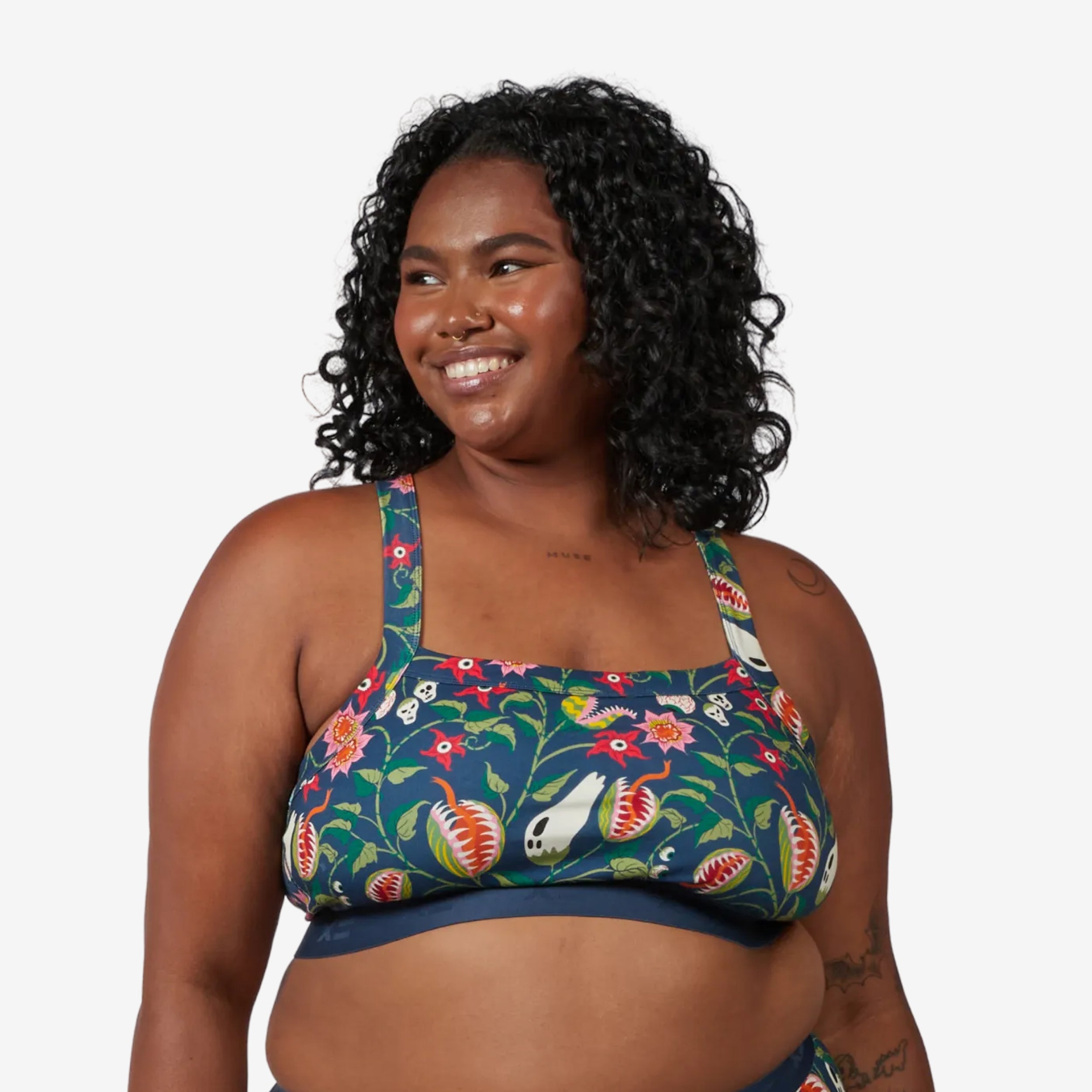 Model: Maliyah is 5'7" and wears a 2X