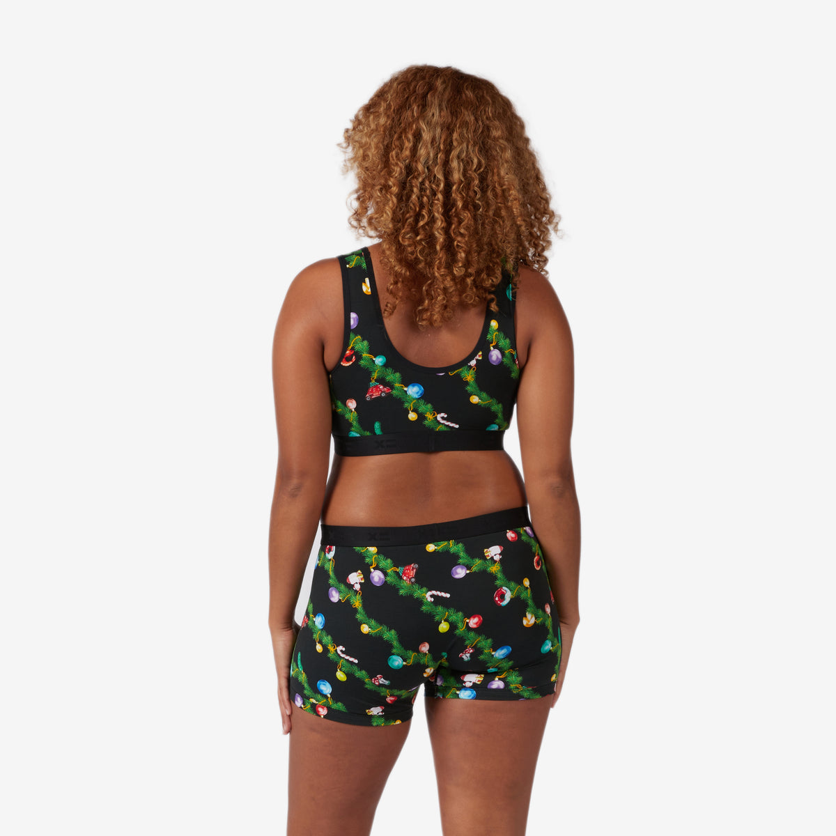 Model: Neveah is 5'7" and wears a Medium