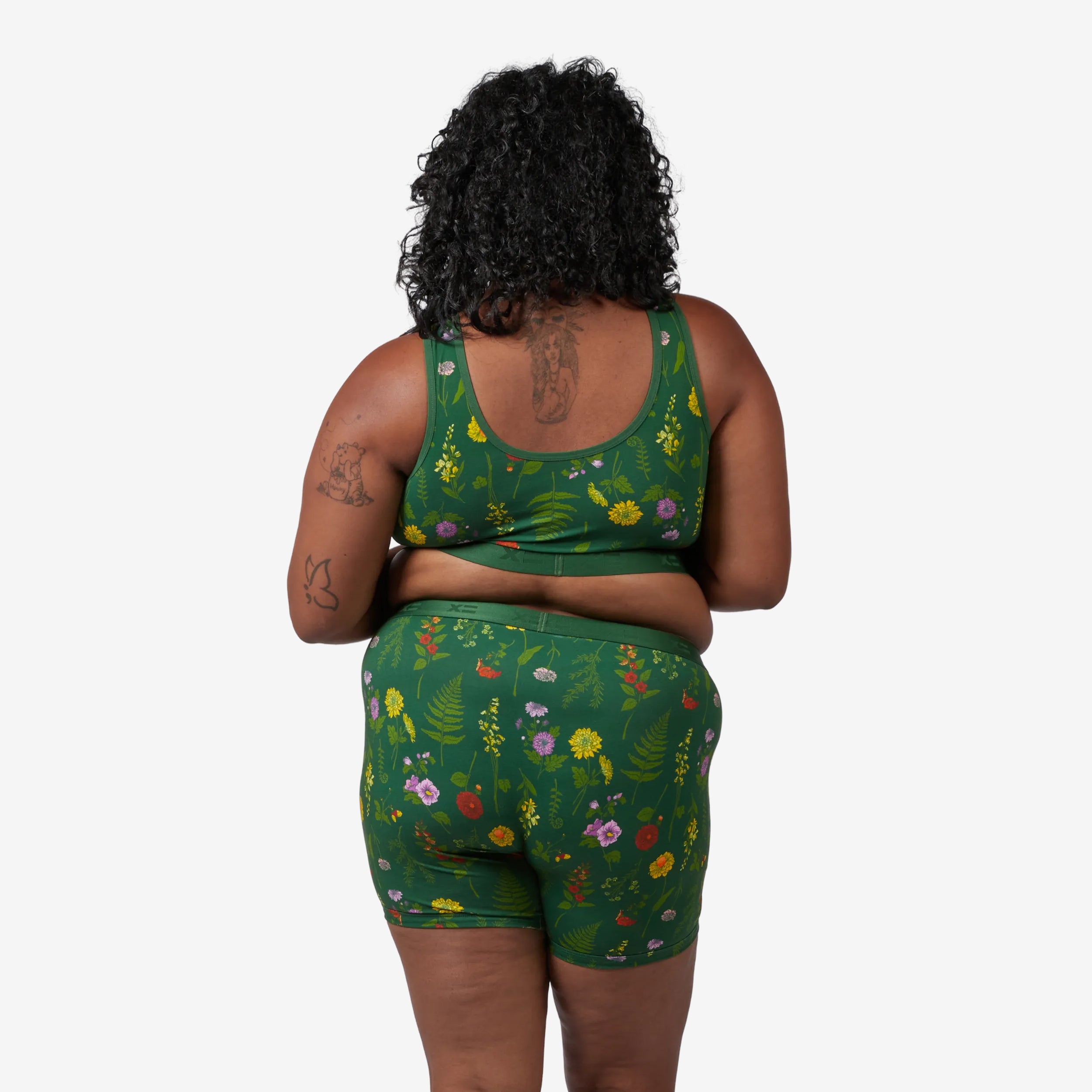 Model: Maliyah is 5'7" and wears a 2X