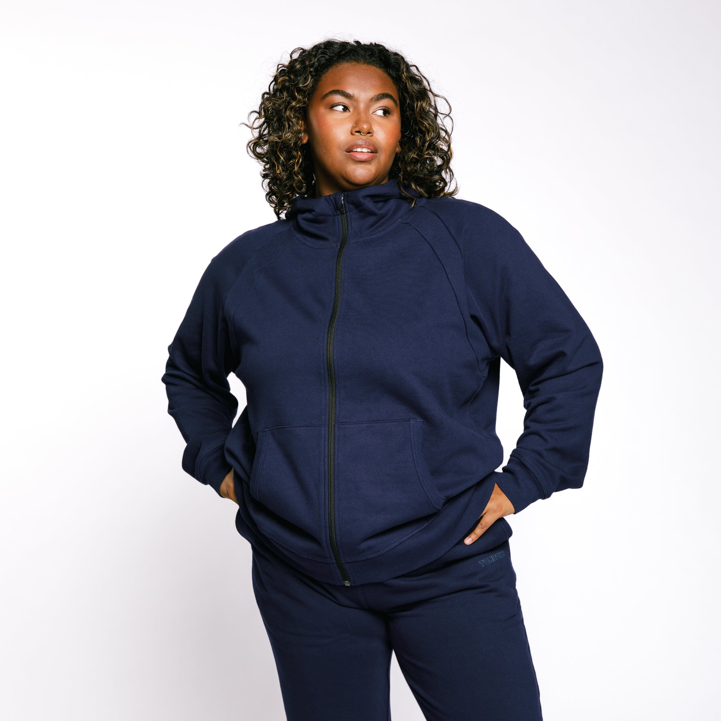 Model: Maliyah is 5'7" and wears a 2X