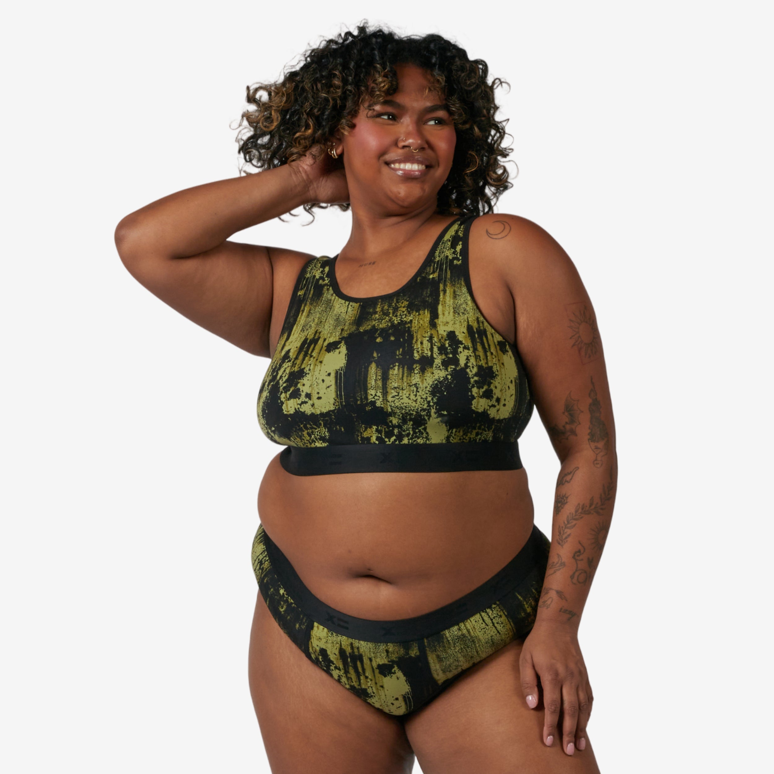 Model: Maliyah is 5'7" and wears a 2X