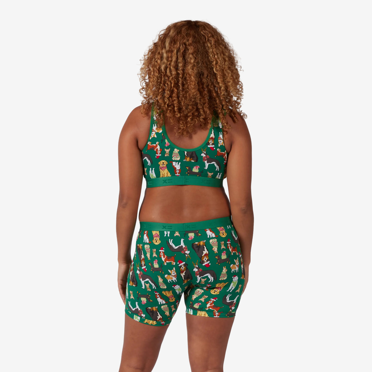 Model: Neveah is 5'7" and wears a Medium
