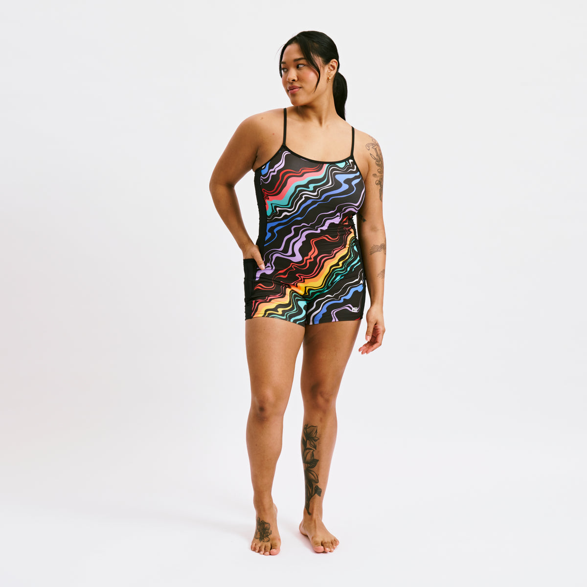 Model:Taylor is 5'7" and wears a large