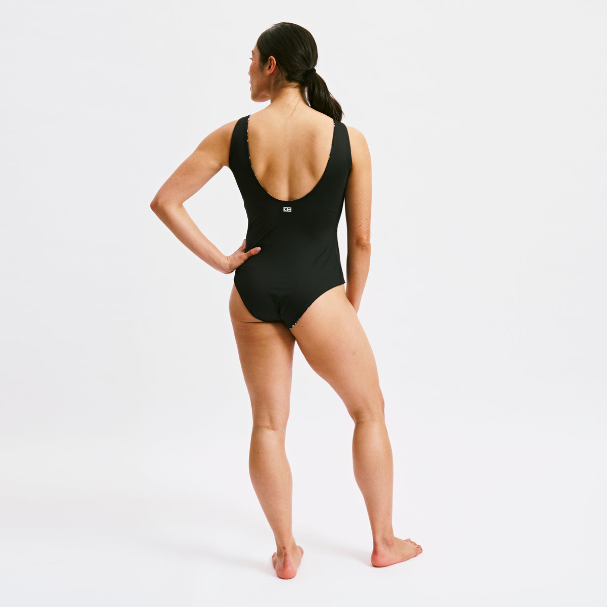 Model:Kia is 5'7" and wears a medium