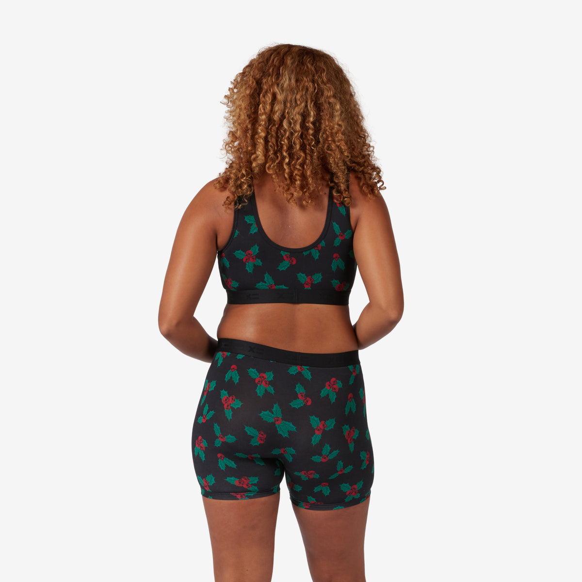 Model: Neveah is 5' 7" and wears a Medium
