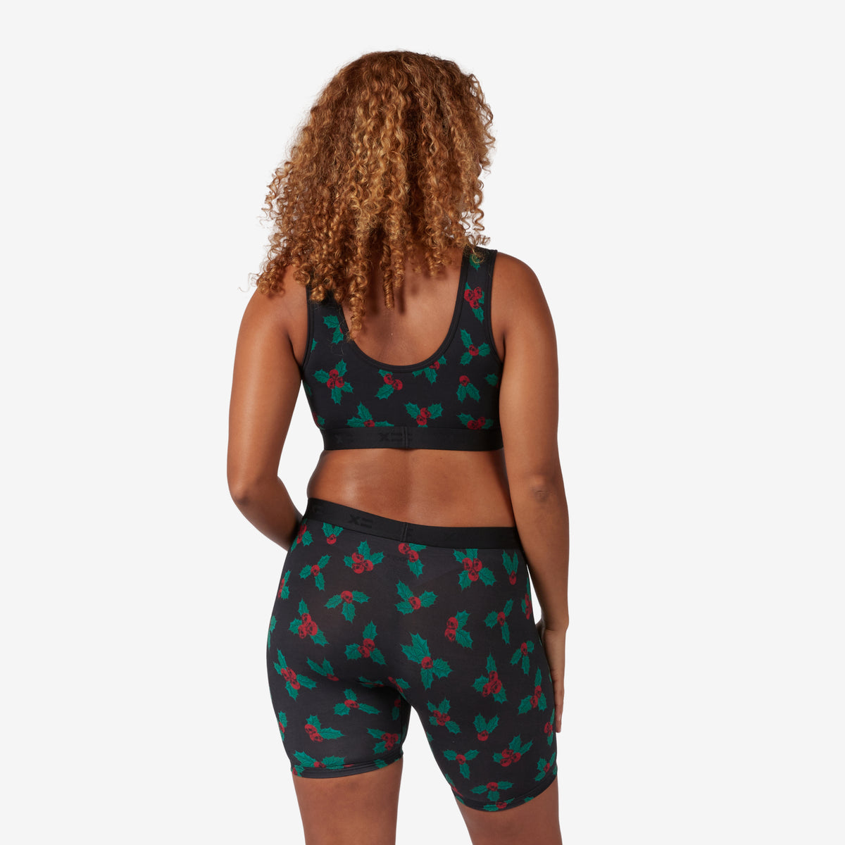 Model: Neveah is 5' 7" and wears a Medium