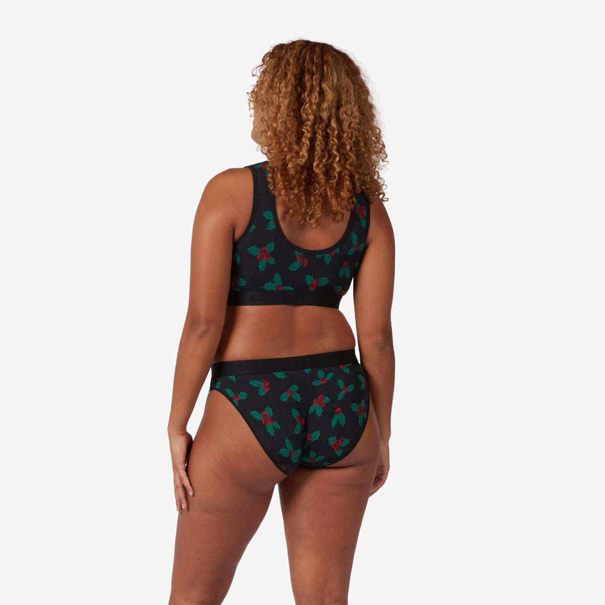 Model: Neveah is 5' 7" and wears a Medium