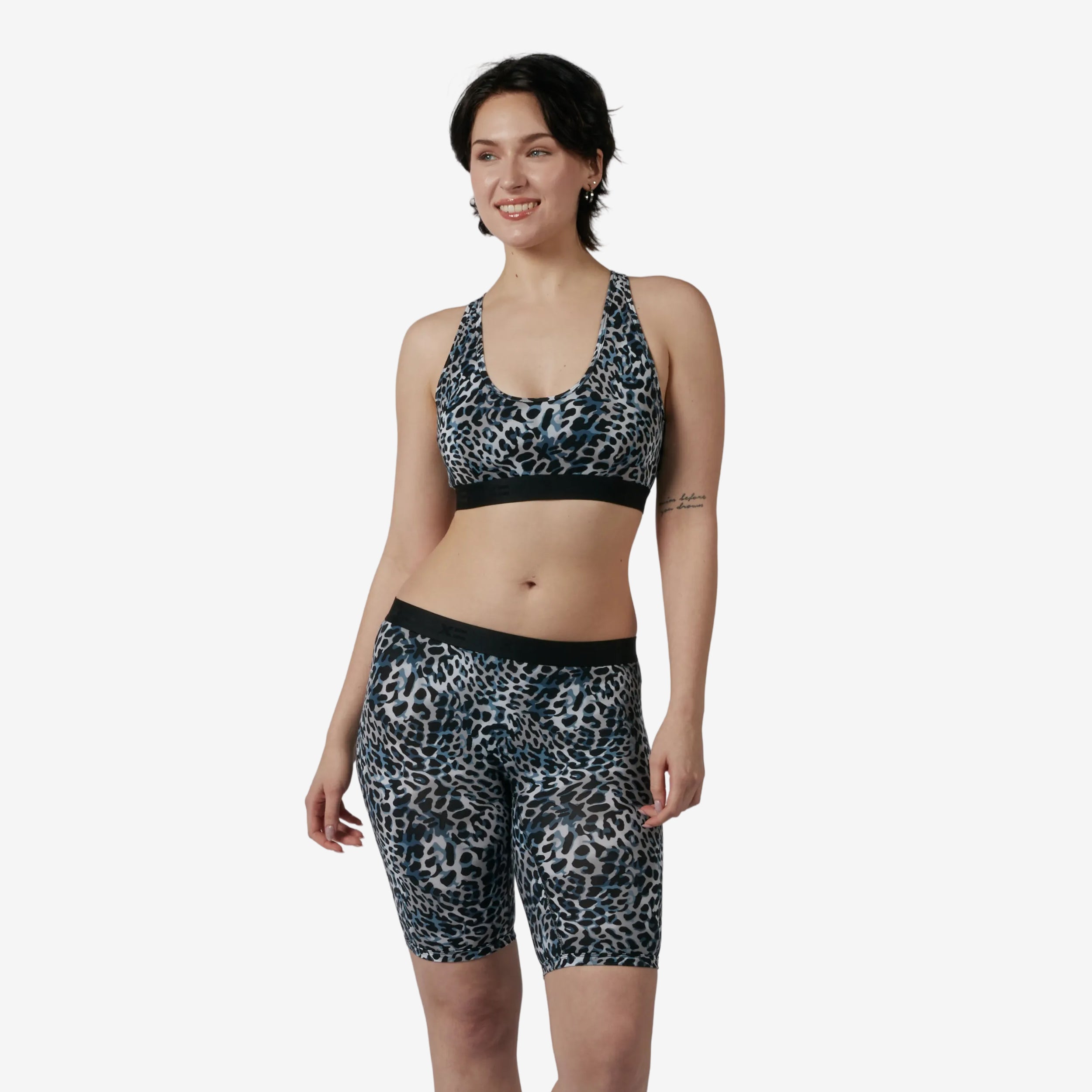 Model: Avery is 5'9" and wears a Small