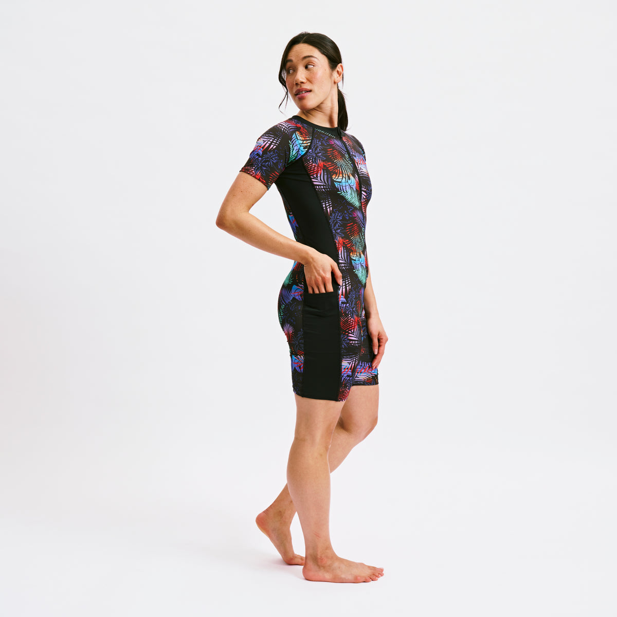 Model:Kia is 5'7" and wears a medium