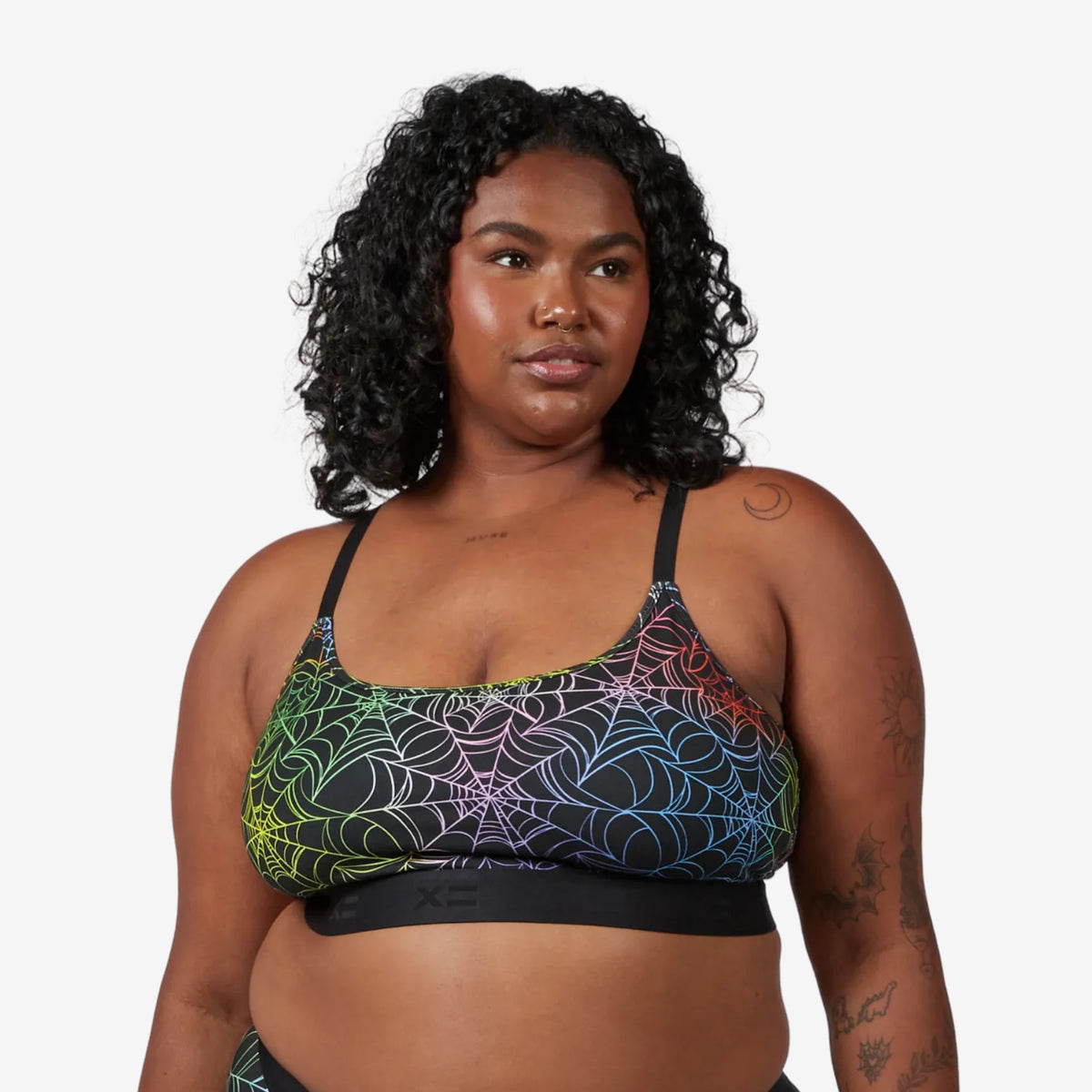 Model: Maliyah is 5'7" and wears a 2X