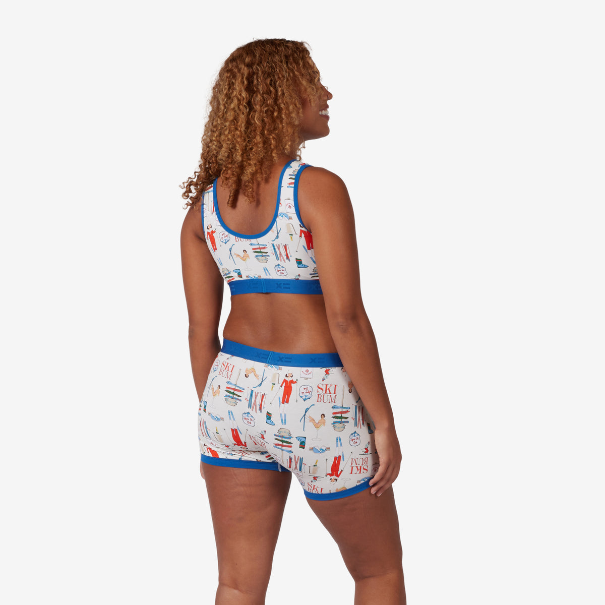 Model: Neveah is 5' 7" and wears a Medium