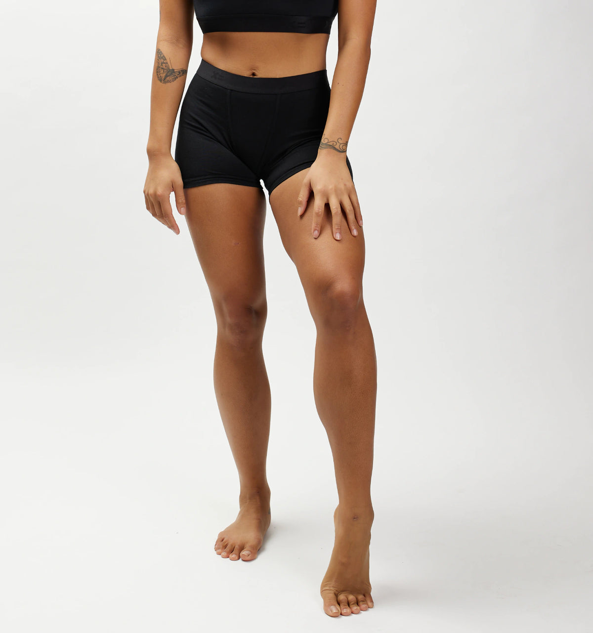 Model: Raiza is 5'6" and wears a small