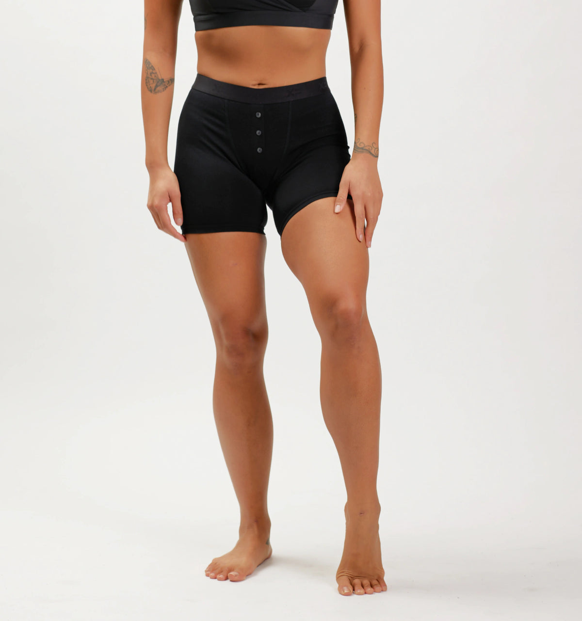 Model:Raiza is 5'6" and wears a small