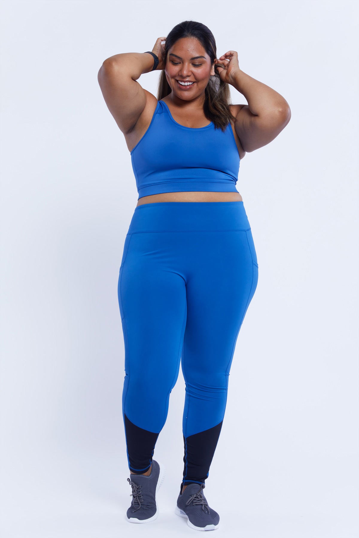 Model: Samantha is 5'8" and wears a 2x