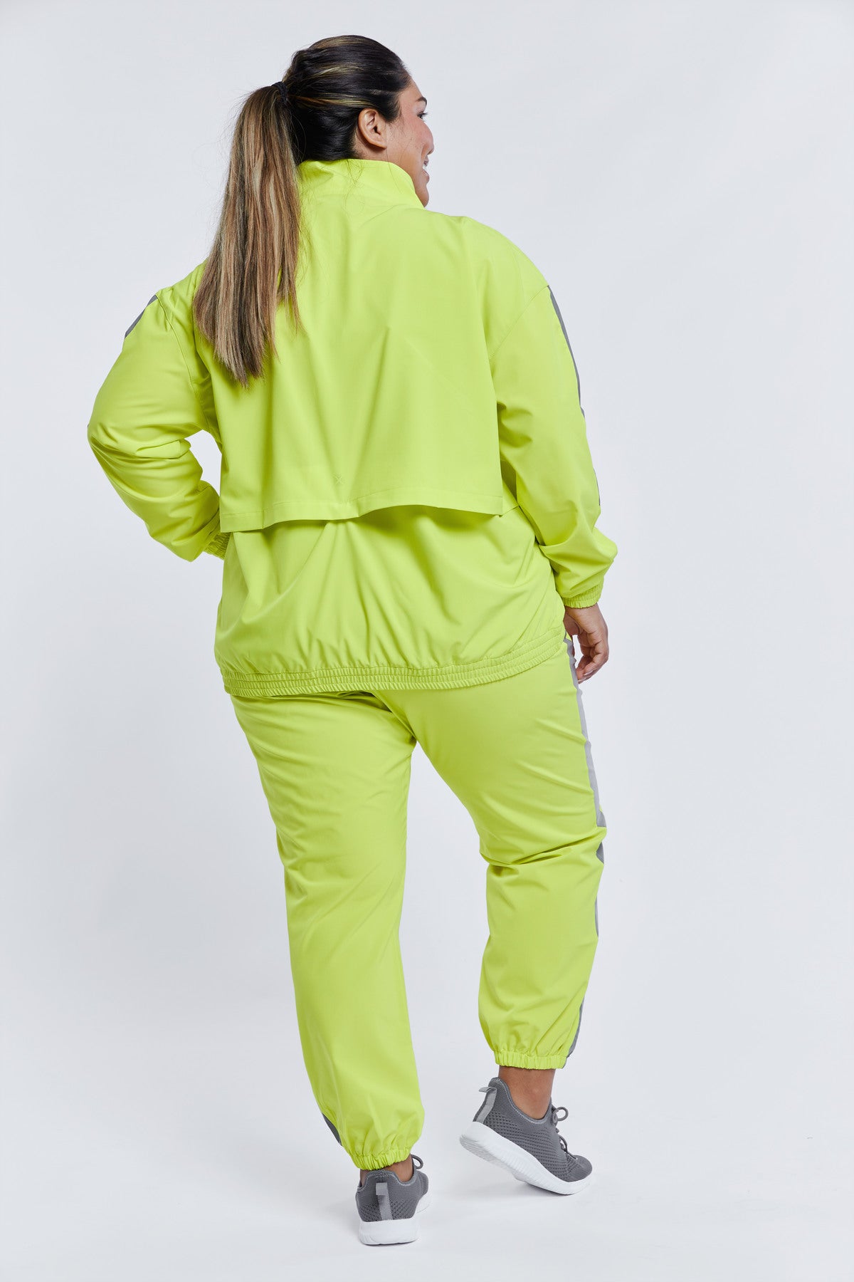 Model: Samantha is 5'8" and wears a 2x