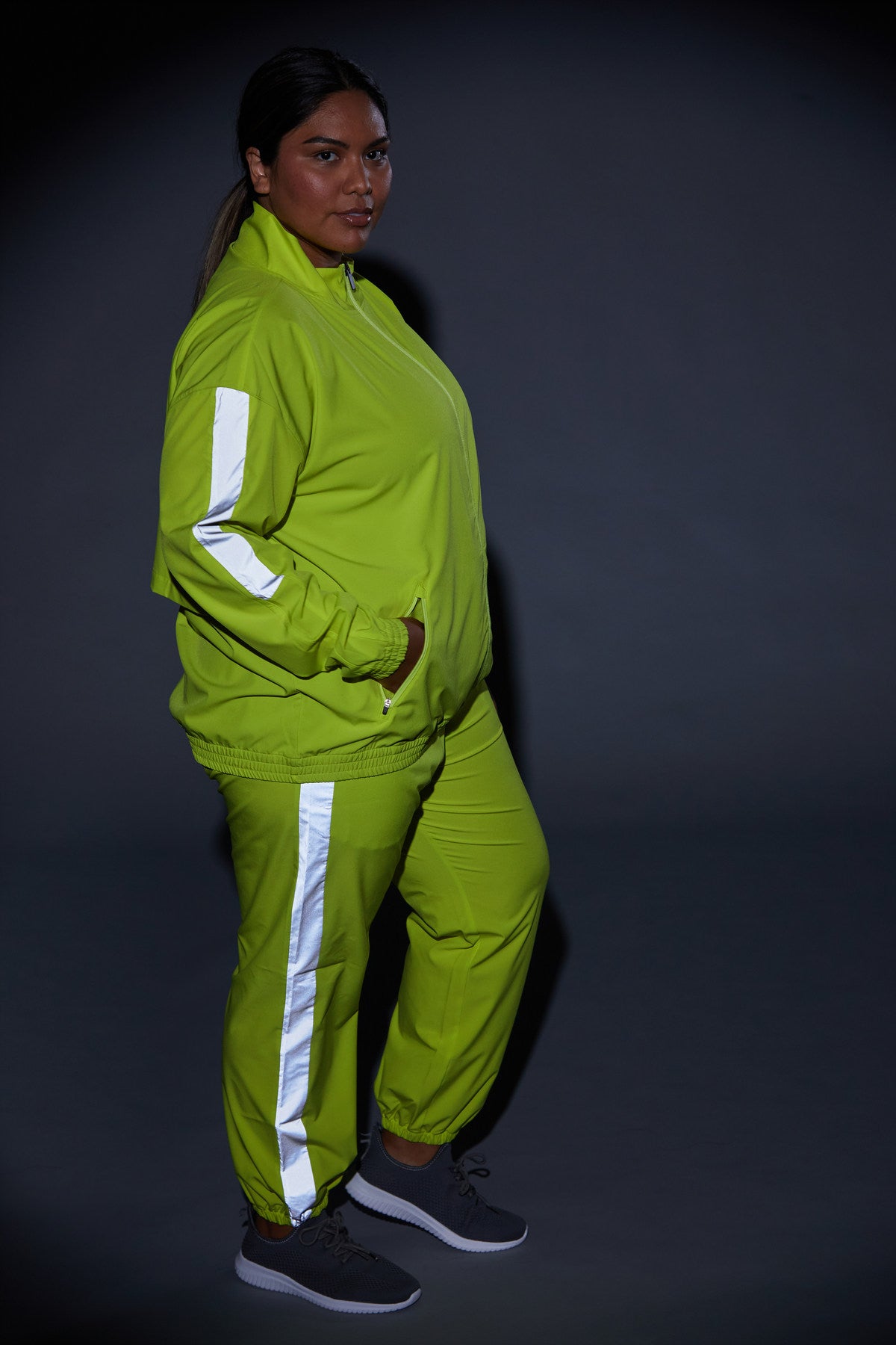 Model: Samantha is 5'8" and wears a 2x